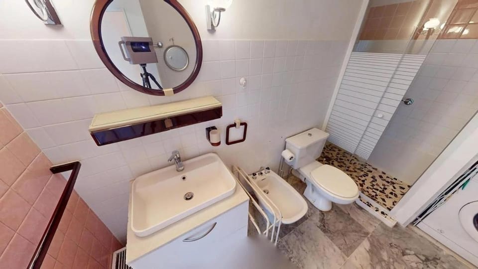 112N - Grand studio et plages face mer avec terrasse Apartment in Roquebrune-Cap-Martin
