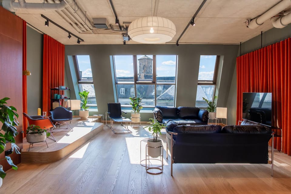 Communal lounge/ TV room, TV and multimedia, Lobby or reception, Lounge or bar, Seating area, Entertainment, Internal: Not applicable to any particular room