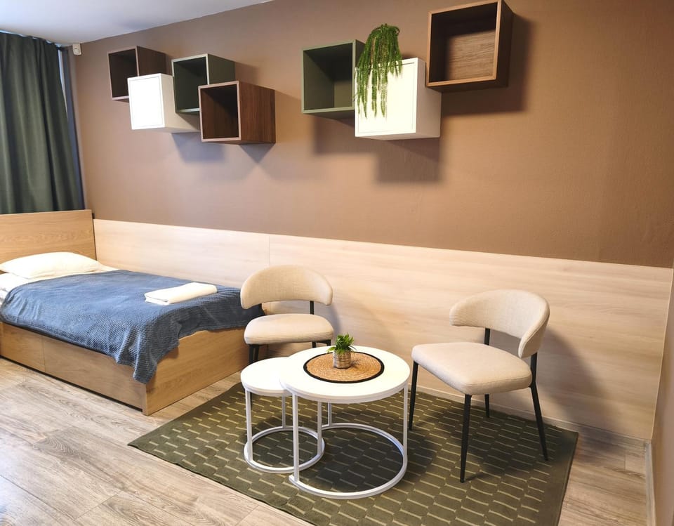 Bed, Photo of the whole room, Seating area, towels