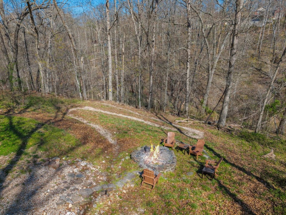 Trail Treehouse-Direct MTB Trail Access-Wooded House in Bella Vista