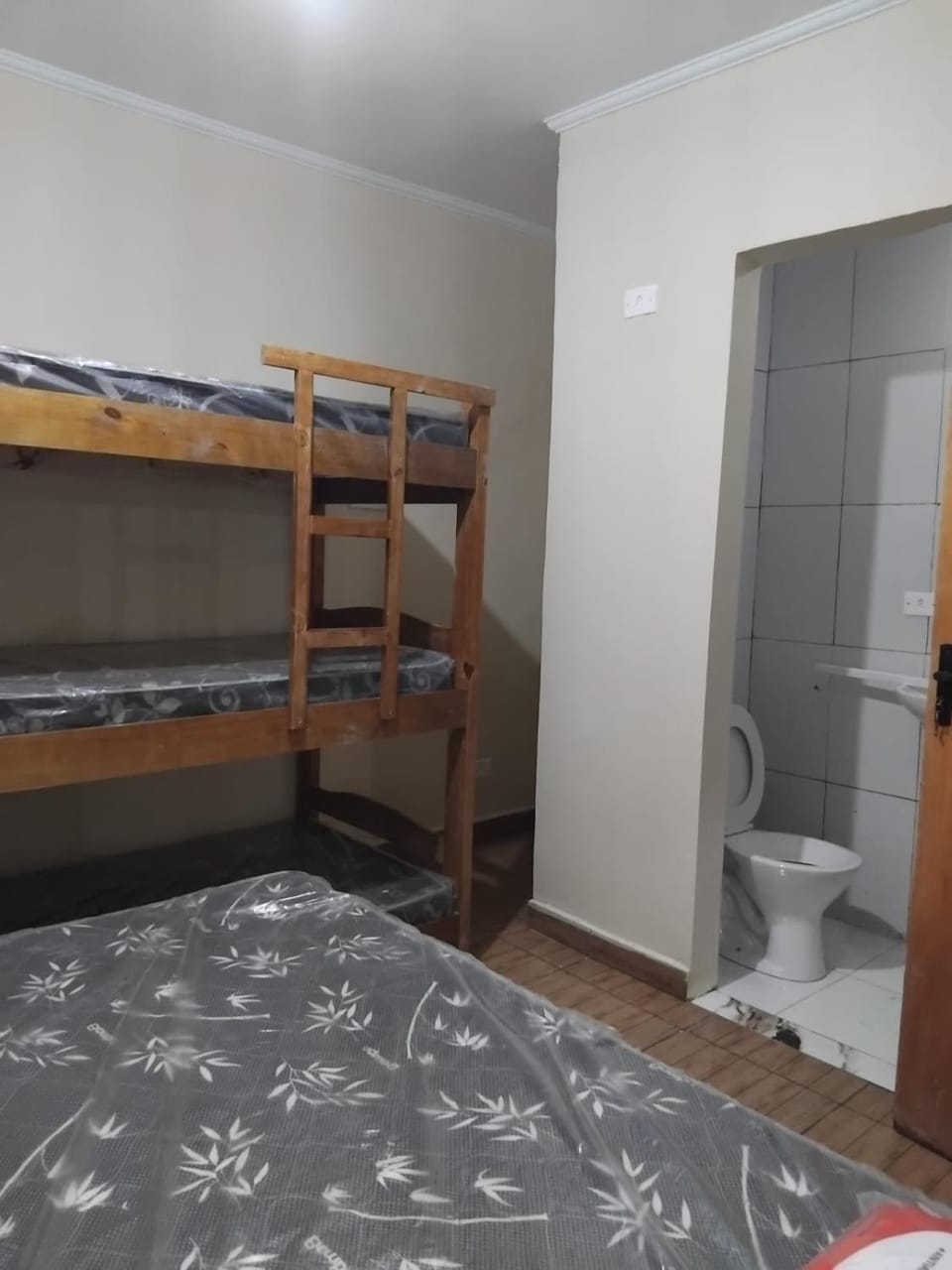 Shower, Bed, Bathroom, Photo of the whole room, Bedroom, bunk bed