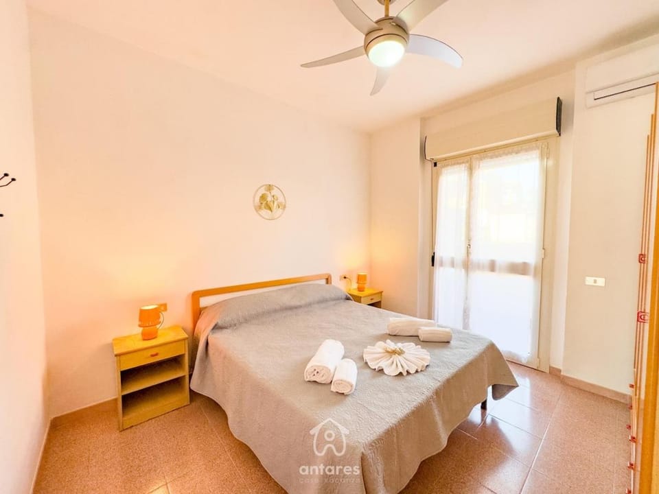 Photo of the whole room, Bedroom, towels, air conditioner