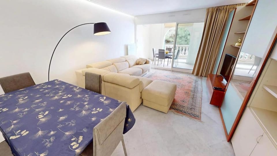 113VPC - Superbe spacieux3P face mer et parking privé Apartment in Menton