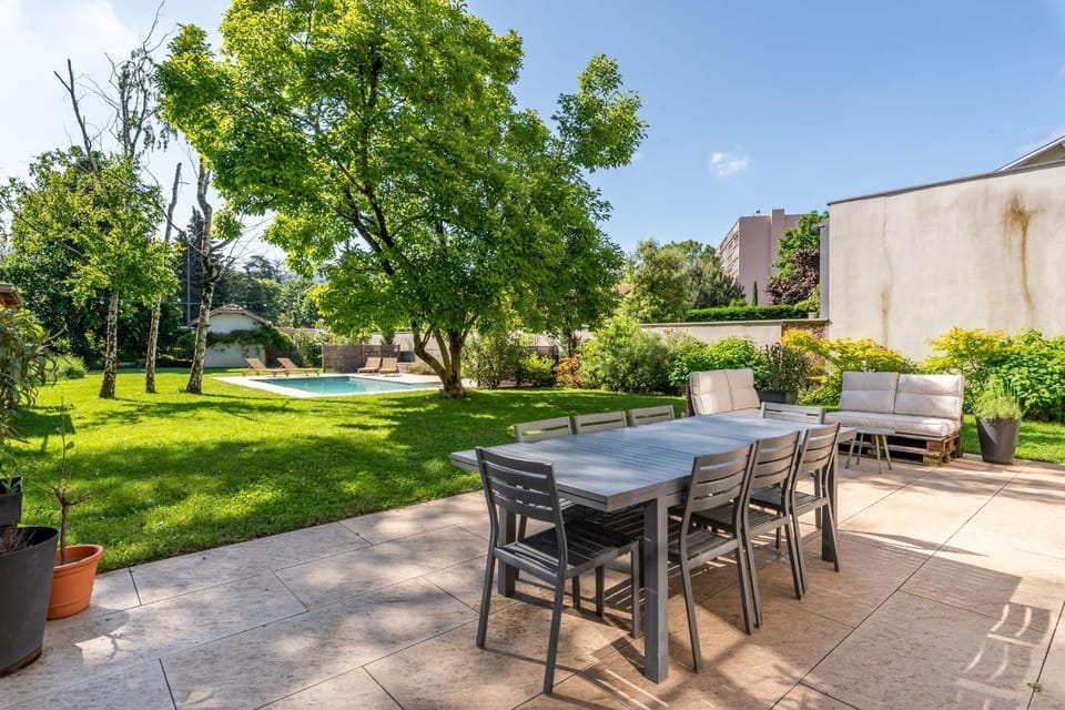 Queen - residence with garden and swimming pool Villa in Tassin-la-Demi-Lune