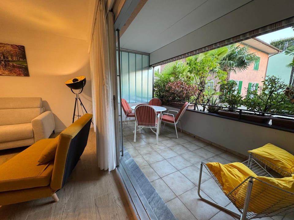 Balcony/Terrace, Seating area, Dining area, Garden view