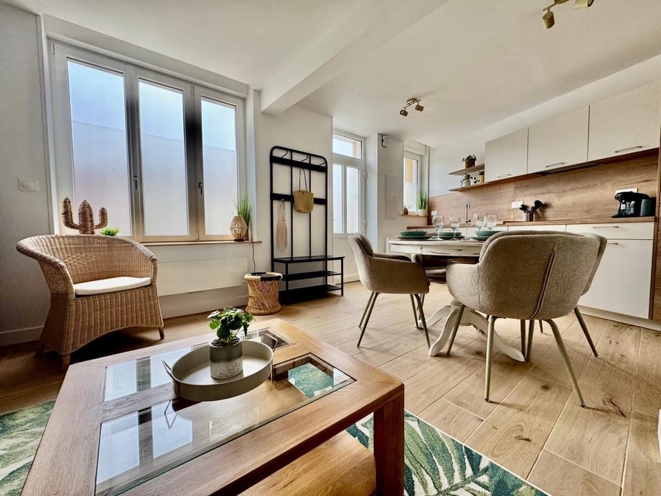 Living room, Breakfast, Lunch, kitchen
