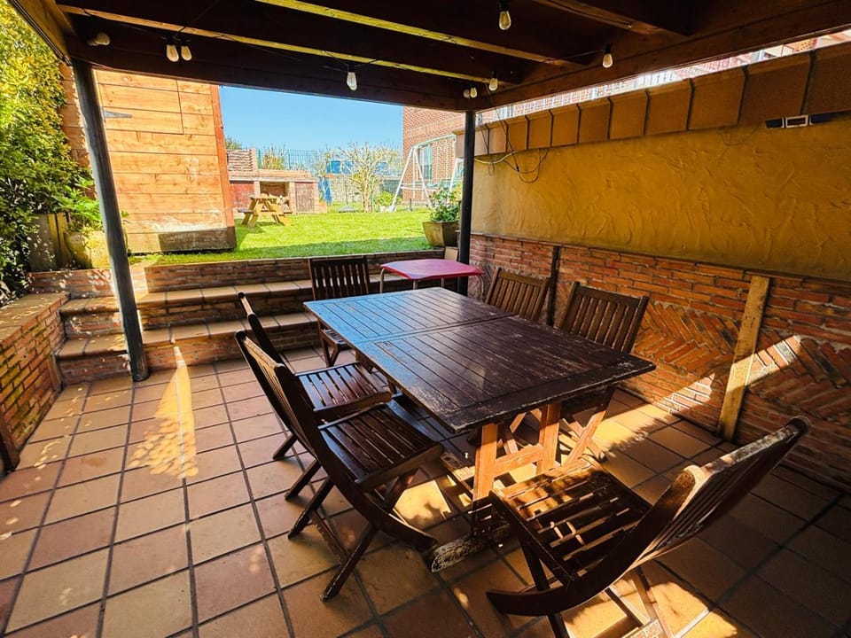 Day, BBQ facilities, Dining area