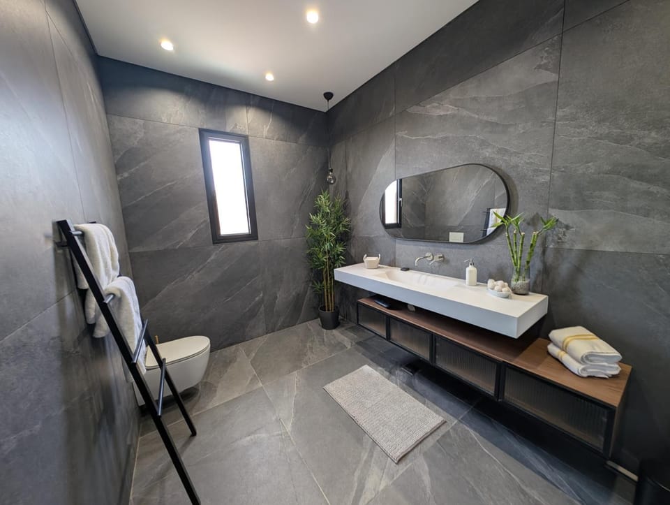 Shower, towels