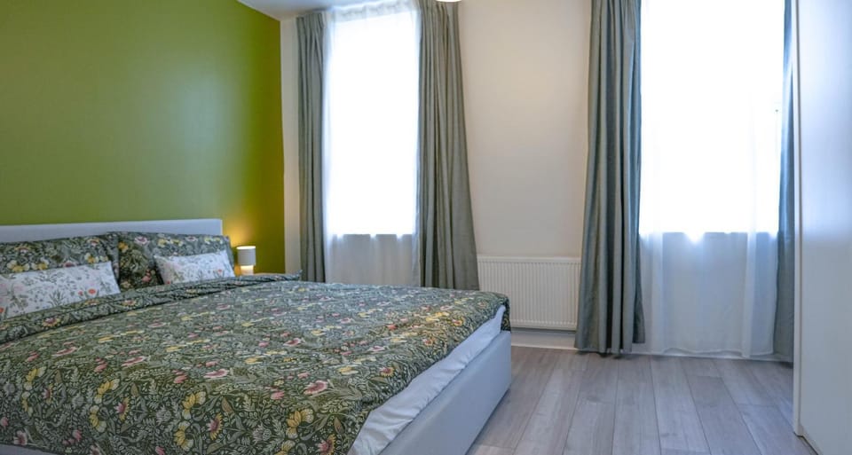 Bedroom, wardrobe
