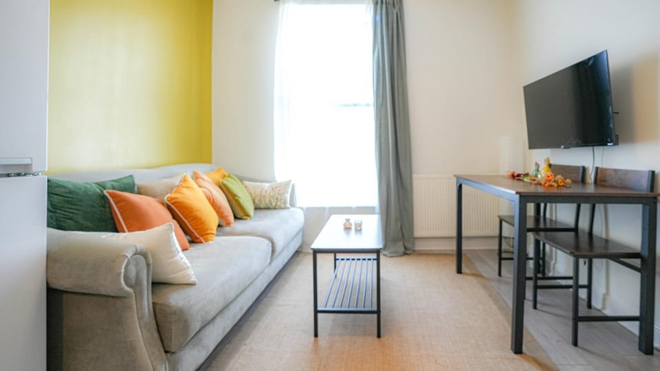 TV and multimedia, Living room, Dining area, kitchen
