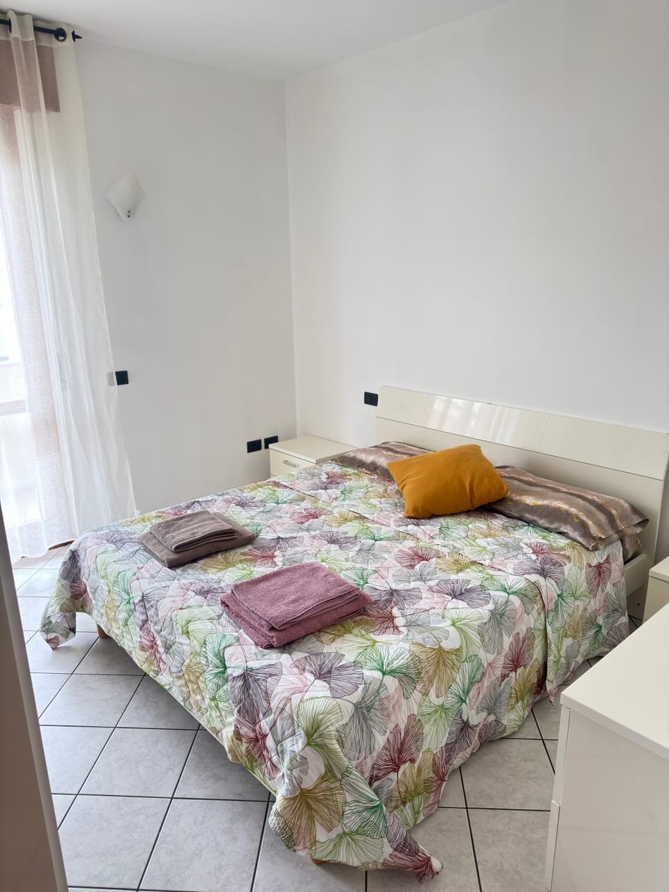 Bedroom, towels