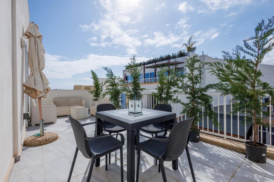 View (from property/room), Balcony/Terrace, Seating area