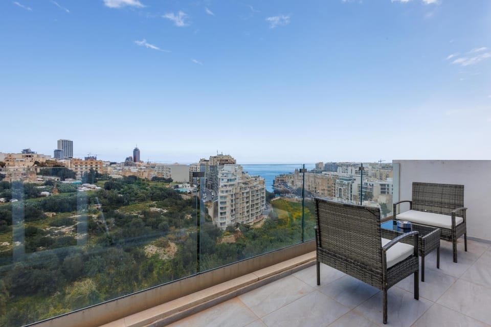 View (from property/room), Balcony/Terrace, Seating area, Sea view