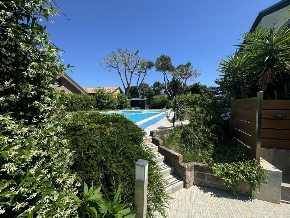 Villa con piscina vicina al mare Villa in Isola Albarella