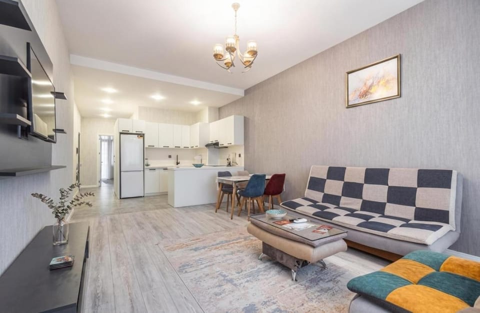 Kitchen or kitchenette, Living room, Seating area, Dining area