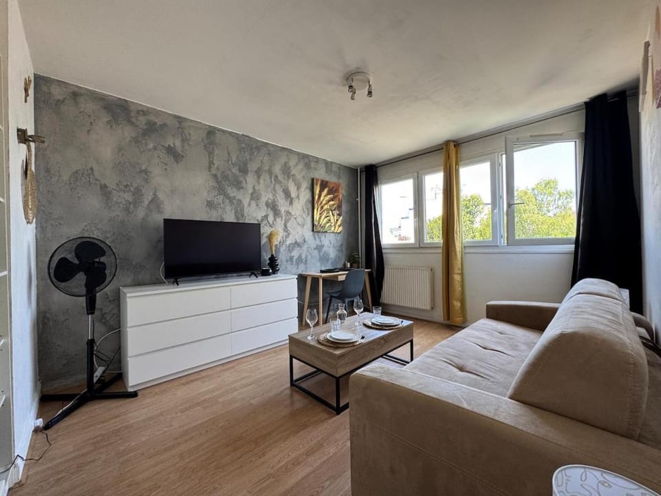 Cosy studio centre-ville & RER A Apartment in Saint-Germain-en-Laye