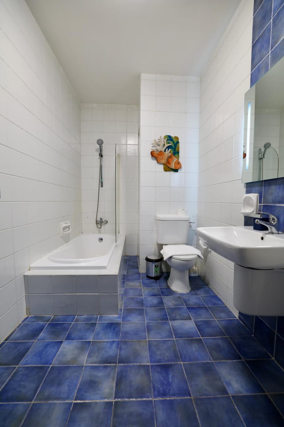 Shower, Toilet, Bathroom, Bath, towels