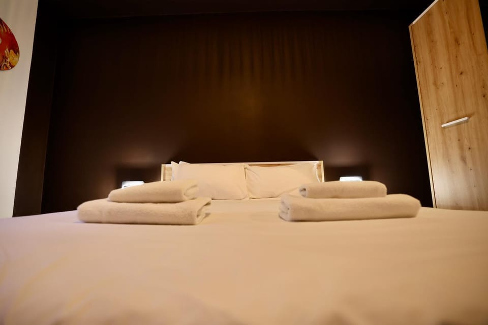 Bed, Photo of the whole room, Bedroom, wardrobe