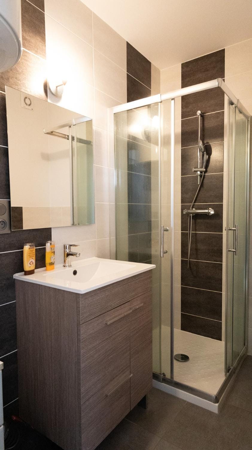 Shower, Bathroom