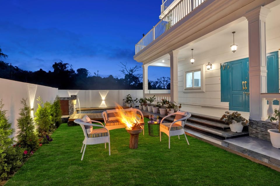 ELIVAAS The Kimadi House 4-BHK English-Style Villa With Rooftop, Pool & Mussoorie Views Villa in Dehradun