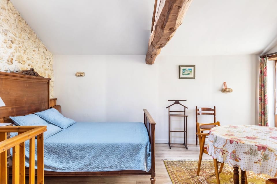 Property building, Living room, Bedroom
