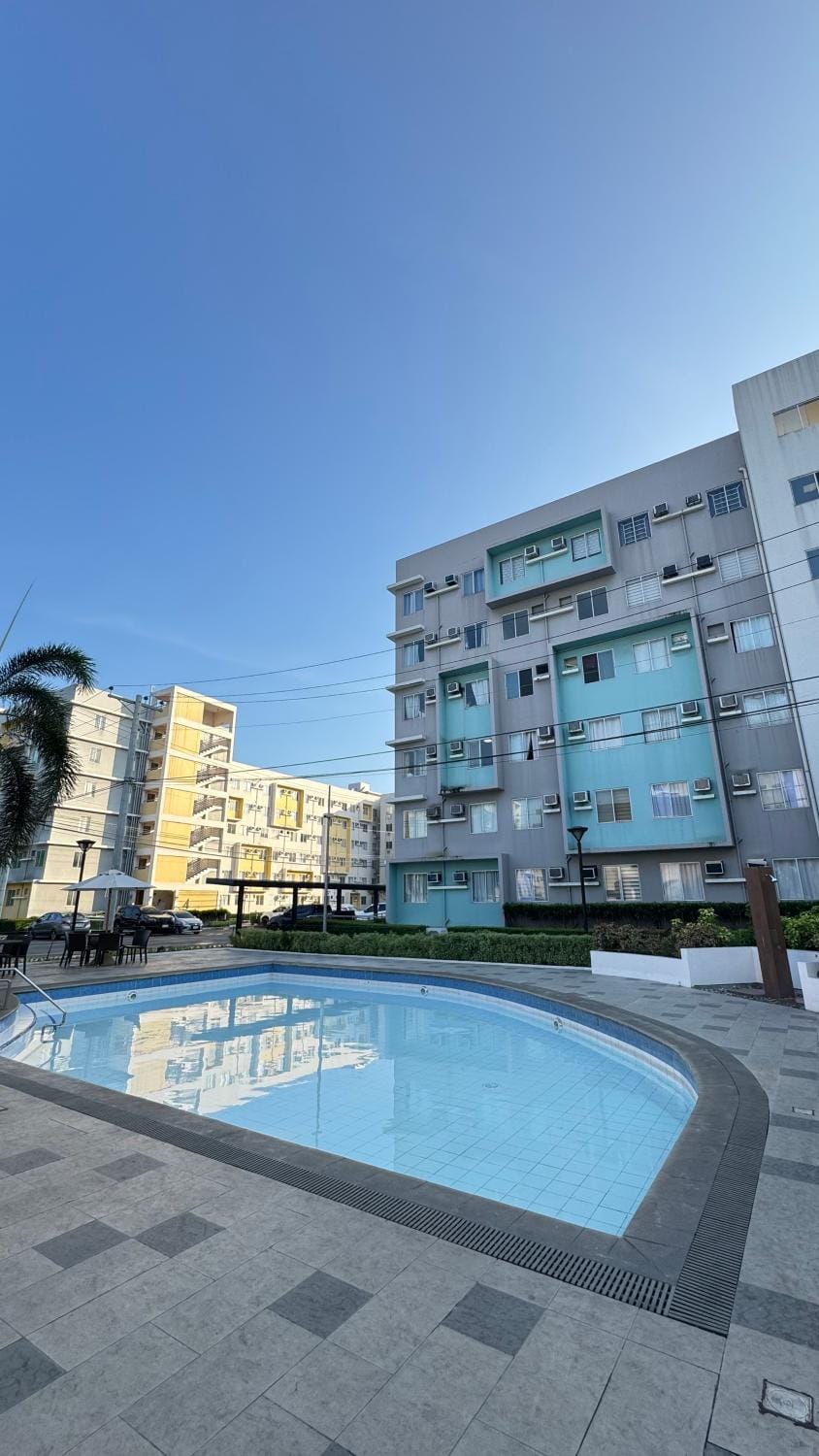 Property building, Day, Swimming pool