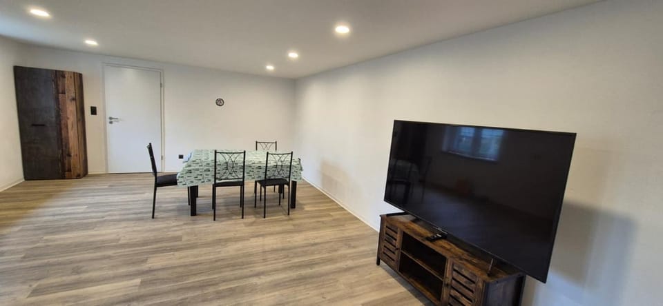 Communal lounge/ TV room, Food