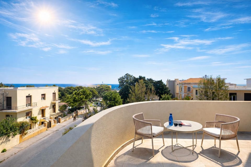 Balcony/Terrace, Location