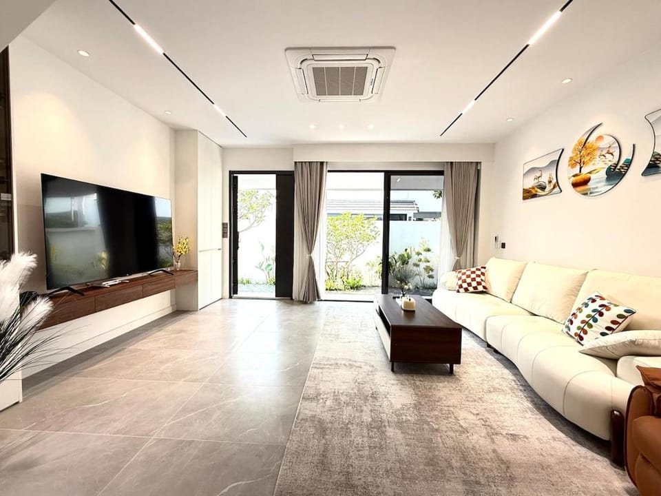 Communal lounge/ TV room, TV and multimedia, Living room, Seating area