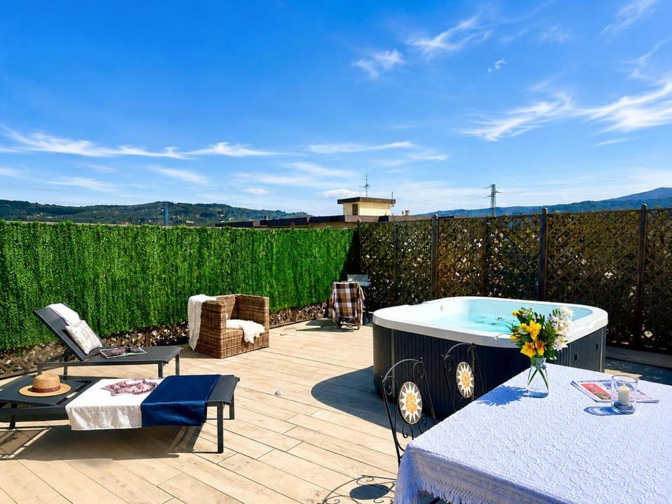 View (from property/room), Balcony/Terrace, Dining area