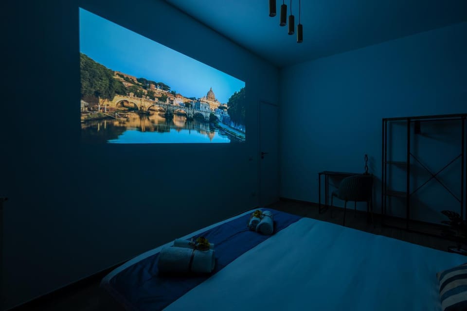 Bed, TV and multimedia, Photo of the whole room, Bedroom