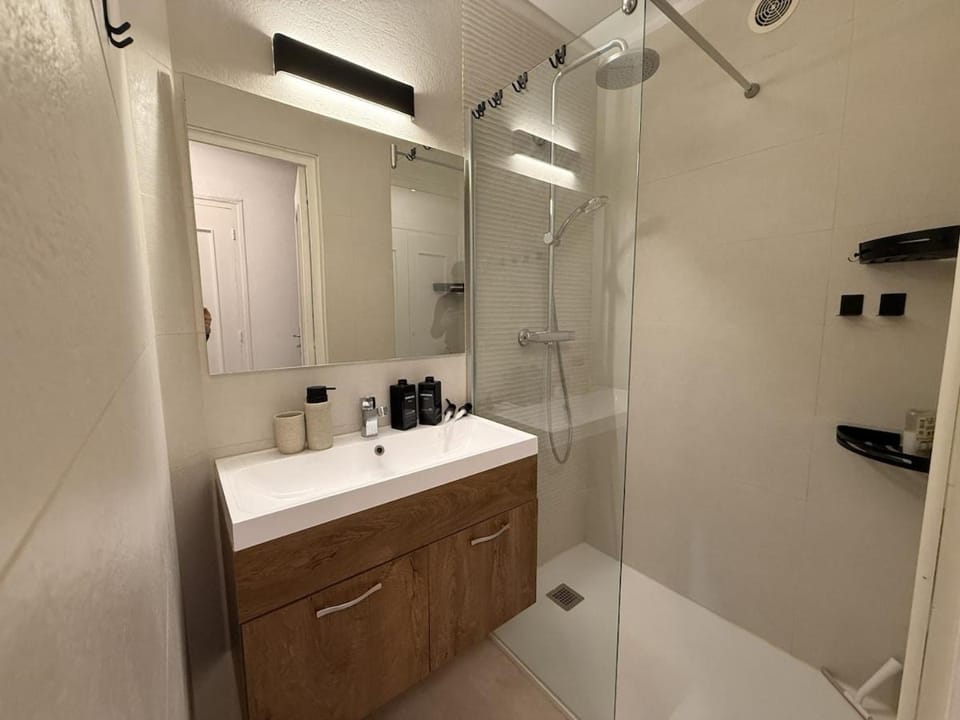 Shower, Bathroom, Living room, hair dryier, towels