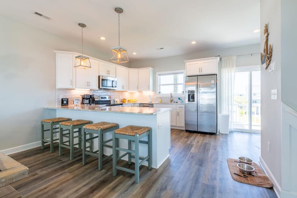 Walk to Beach 4 BR with Hot Tub and Elevator House in Surf City