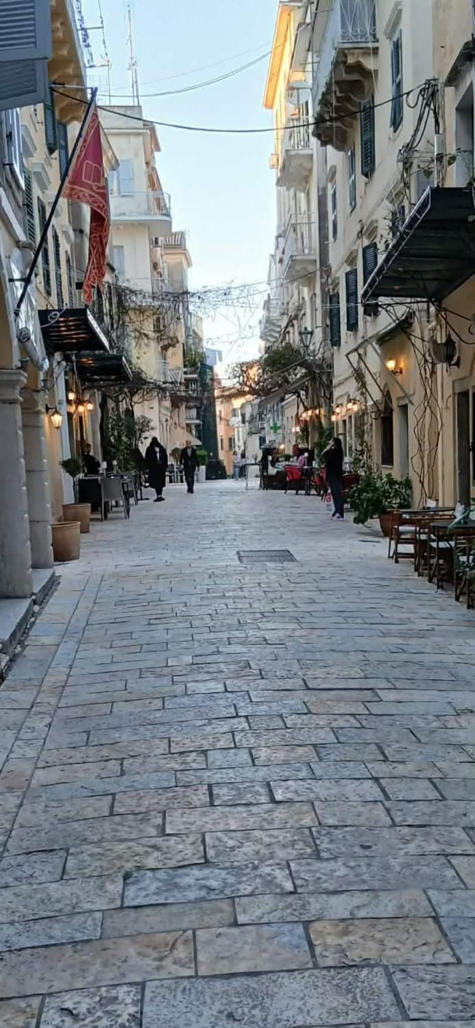 Neighbourhood, Location