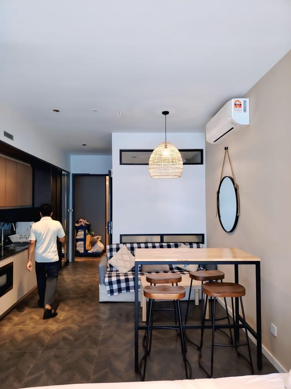 Kitchen or kitchenette, Living room, Seating area, Dining area