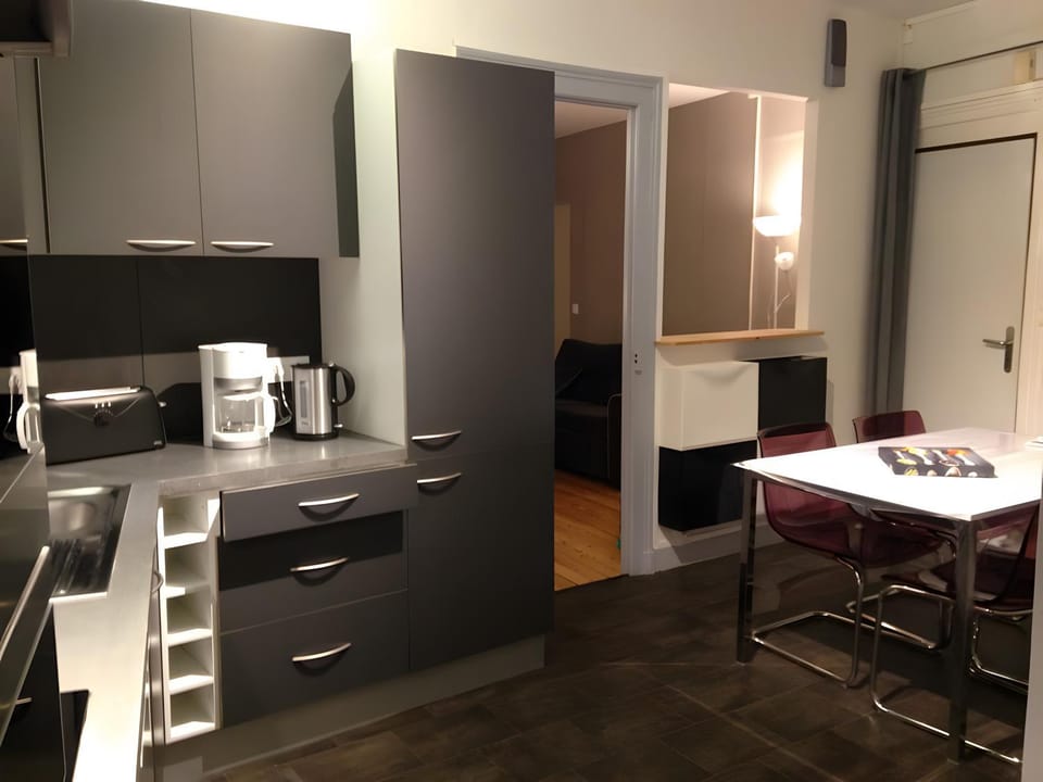 Kitchen or kitchenette, Living room