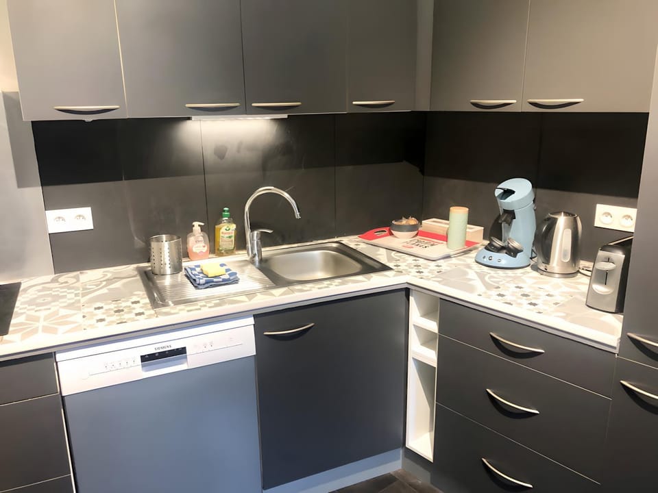 Kitchen or kitchenette, Living room