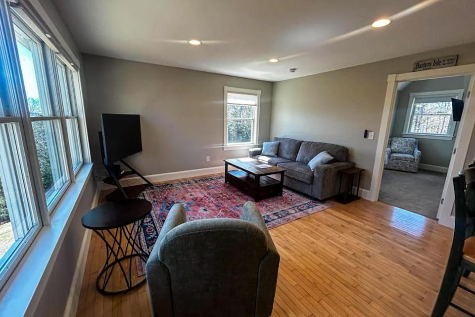 Barter Island Escape House in Westport