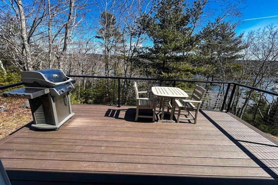 Barter Island Escape House in Westport