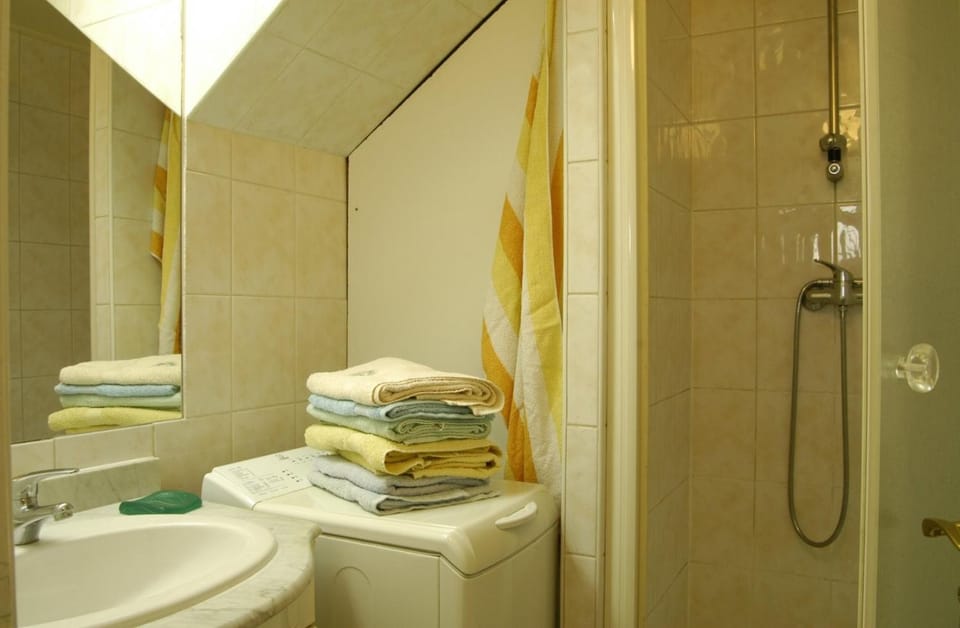 Bathroom, Living room