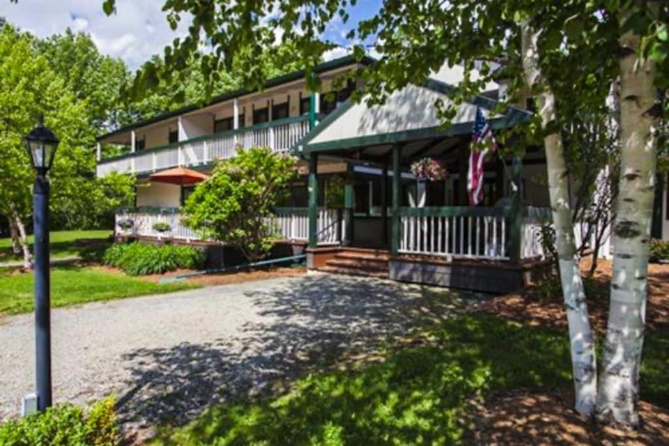 Seasons 103 Apartment in Warren