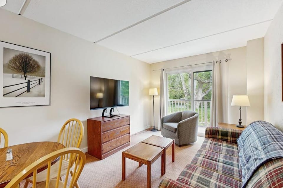 Seasons 200 Apartment in Warren