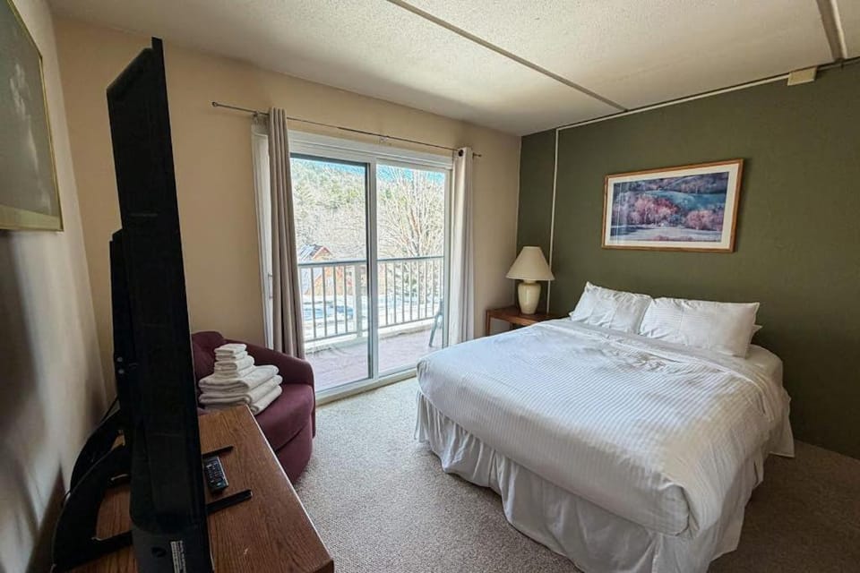 Seasons 303 Apartment in Warren
