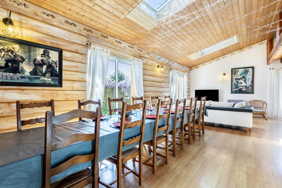 Property building, Living room, Bedroom