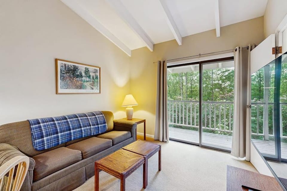 Seasons 308 Apartment in Warren
