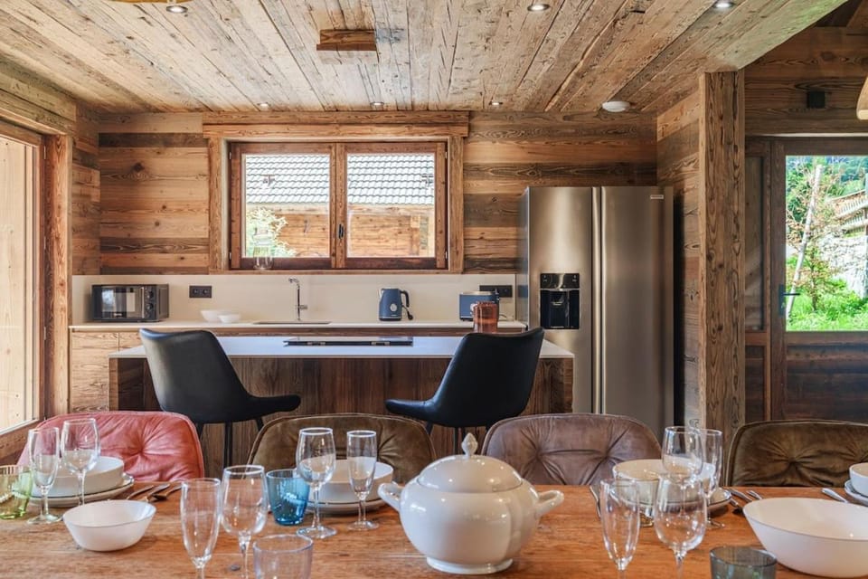 Chalet with traditional Manigod Mazot Chalet in Manigod