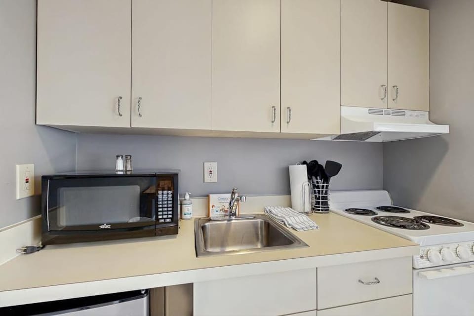 Seasons 205 Apartment in Warren