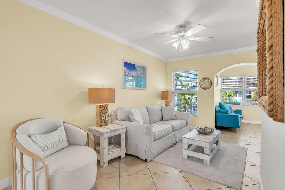 Barefoot Beach Resort E206 - Liquid Obsession House in Indian Shores
