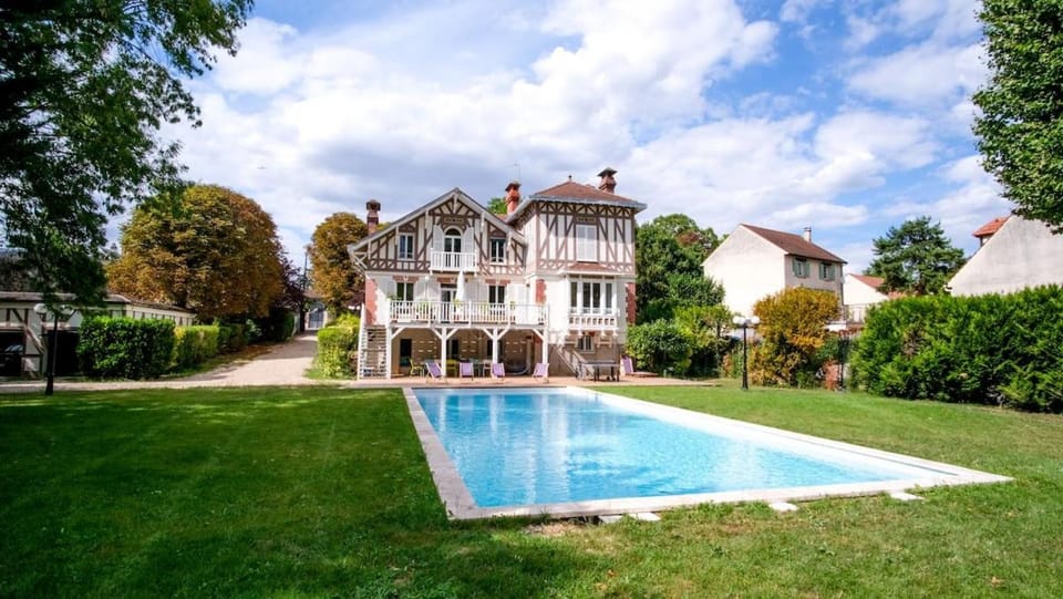 Maison de Caractère & Piscine aux Portes de Paris Villa in Île-de-France