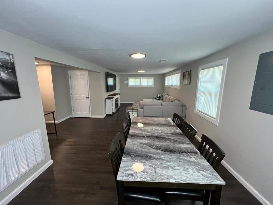 Photo of the whole room, Dining area